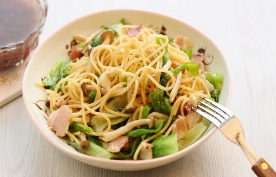 橄榄油生菜意面